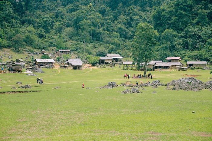 Ghé thăm các ngôi làng tại địa phương