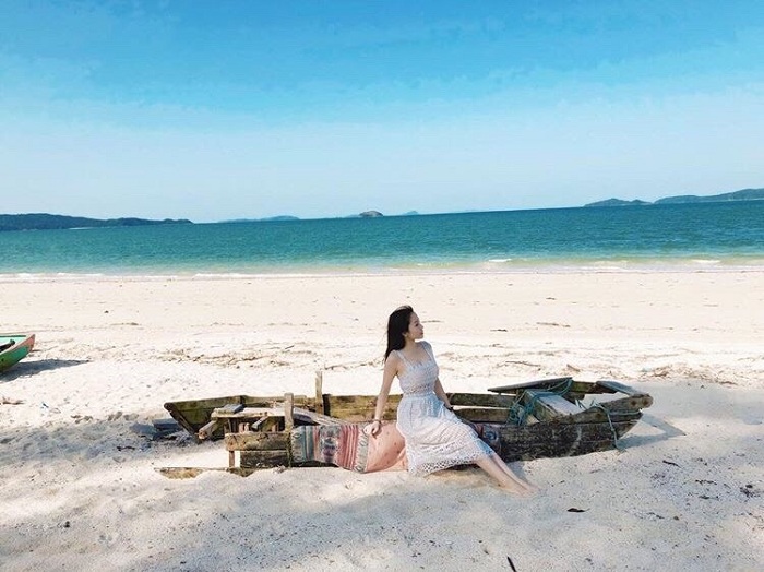 Bãi tắm Hồng Vàn 