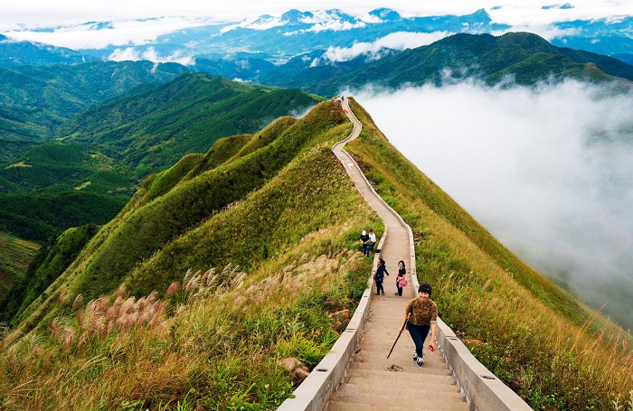 Bình Liêu được ví như Sa Pa thu nhỏ của Quảng Ninh, với thiên nhiên hoang sơ, những ngọn núi trập trùng.