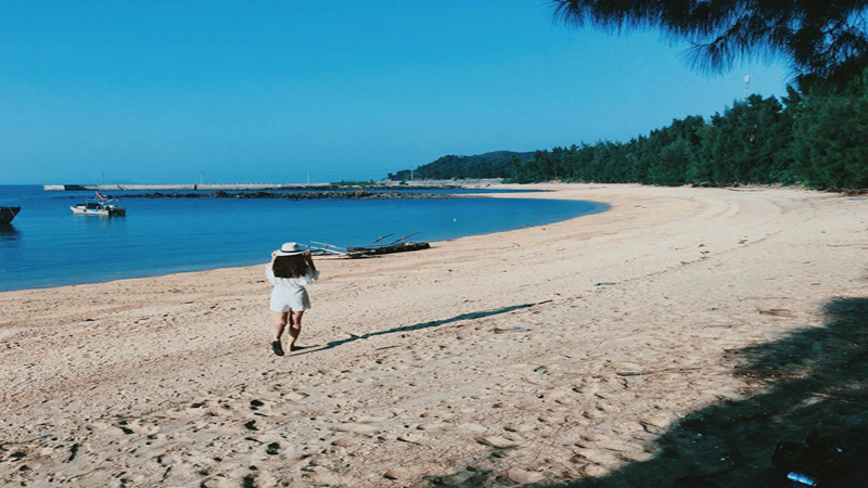 Vẻ đẹp tự nhiên mê mẩn với những bãi cát trắng mịn